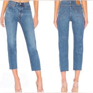 Levi’s Wedgie Straight in Love Triangle
Classic High-Rise Cropped Jeans Blue